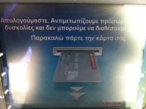 ATM in Cyprus: "We verontschuldigen ons. Er zijn moeilijkheden en we kunnen geen geld geven. Neem uw kaart terug."