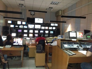 De controlekamer van de Griekse openbare omroep